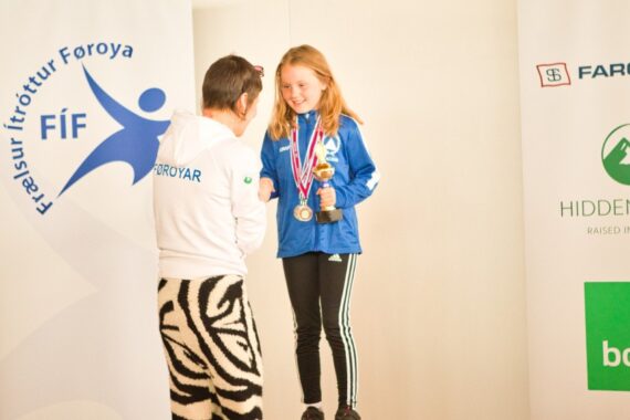 4e99e9bc735bf5ec59995c1f4365feb7_850x_a50_cropped